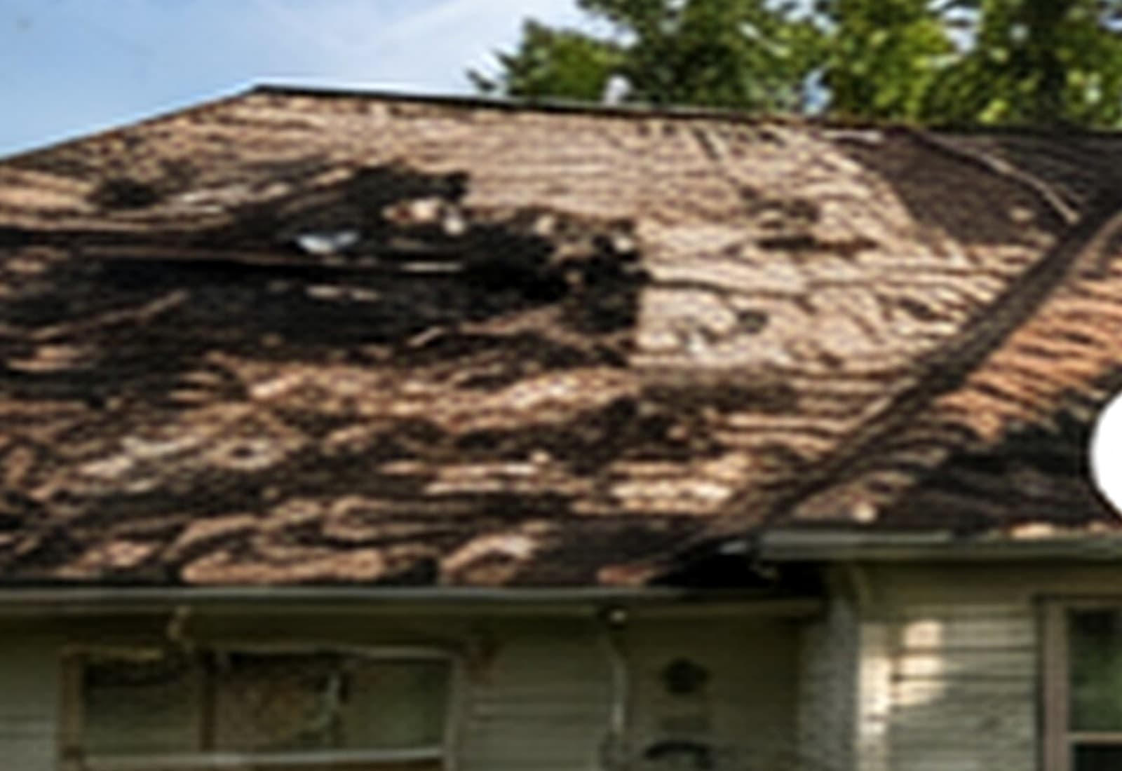 Worn roof before repair